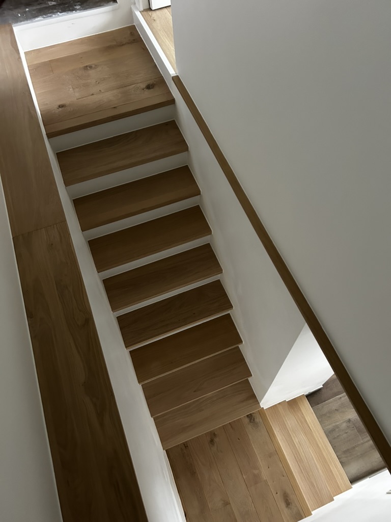 Rénovation complète d'un escalier — étape 3 : Habillage des marches en chêne