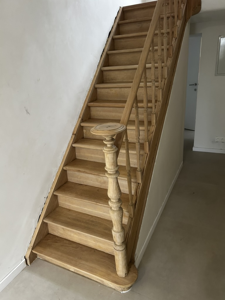 Escalier peint sablé et rénové — étape 6 : Escalier terminé, bois brut huilé