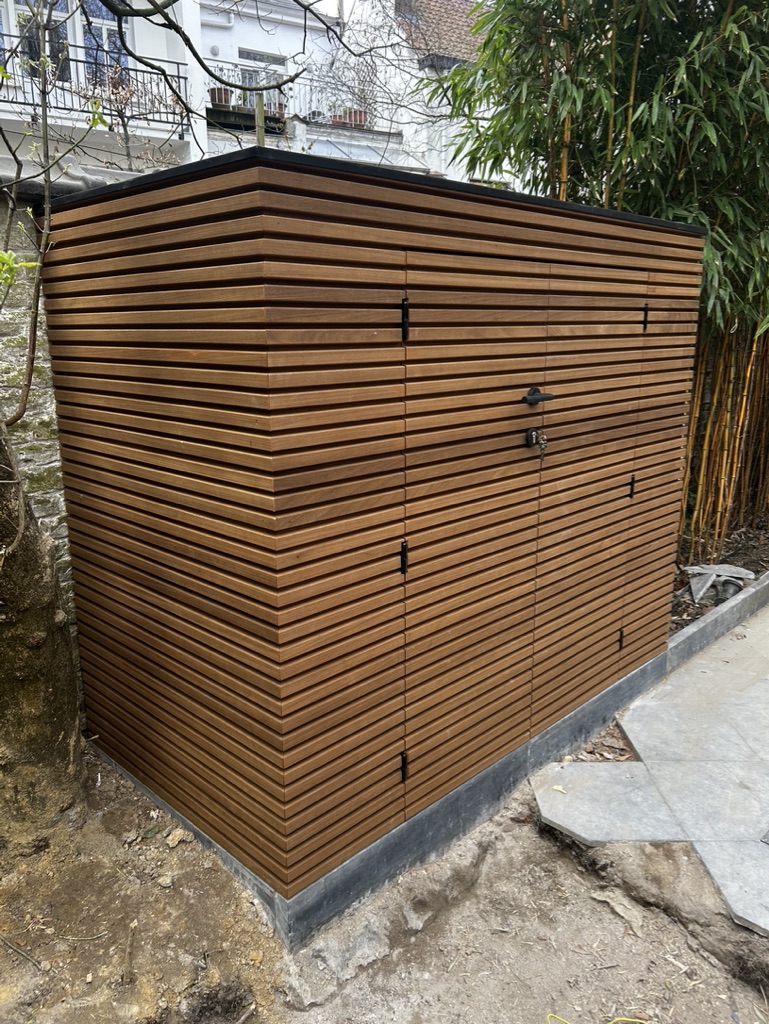 Local technique en bardage bois — projet réalisé par l'Atelier Braffort
