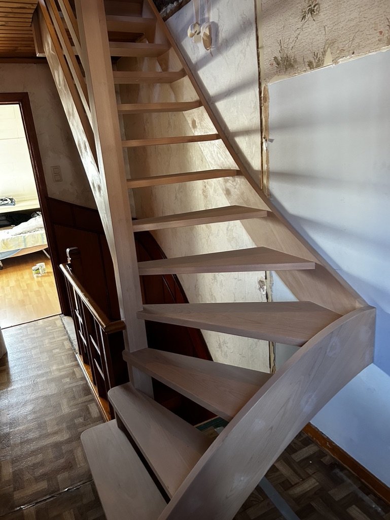 Escalier tournant en hêtre — projet réalisé par l'Atelier Braffort