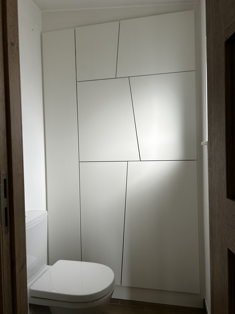 Meuble de rangement sur mesure pour WC — projet réalisé par l'Atelier Braffort