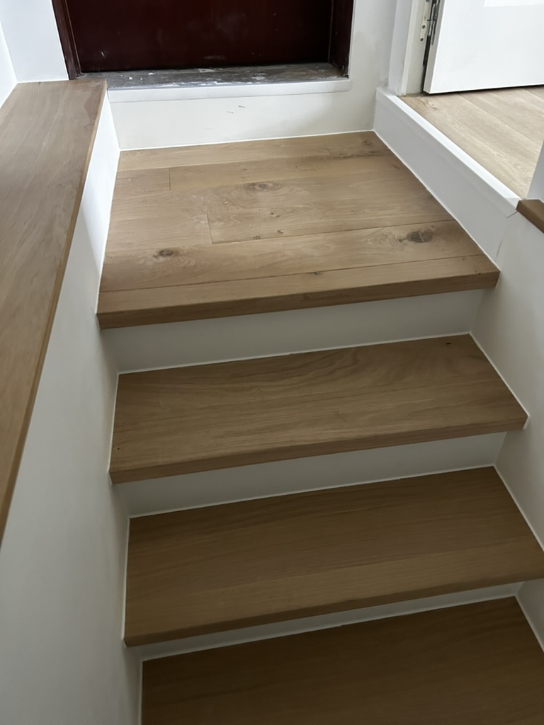 Rénovation complète d'un escalier — étape 8 : Arrivée en haut de l'escalier