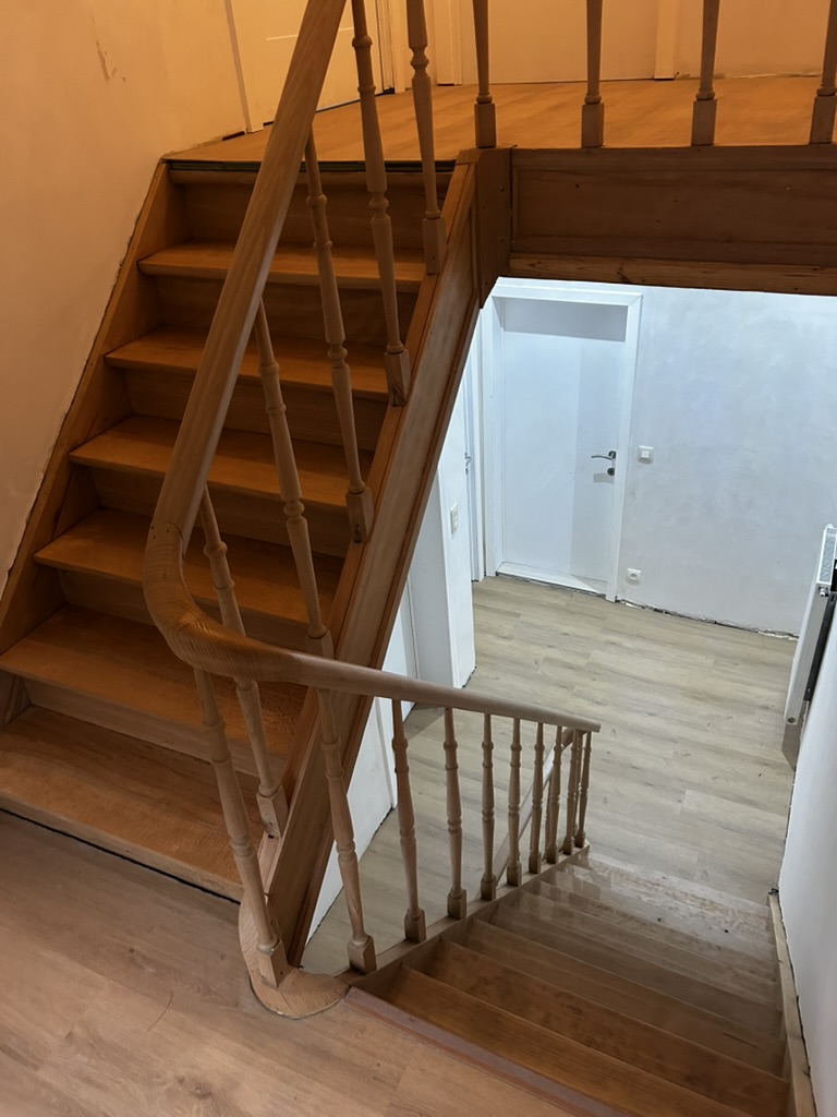 Escalier peint sablé et rénové — projet réalisé par l'Atelier Braffort