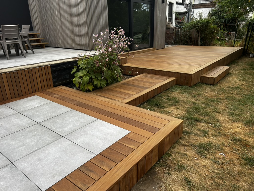 Terrasse bois et dalle pierre — étape 9 : Vue de la terrasse depuis le jardin