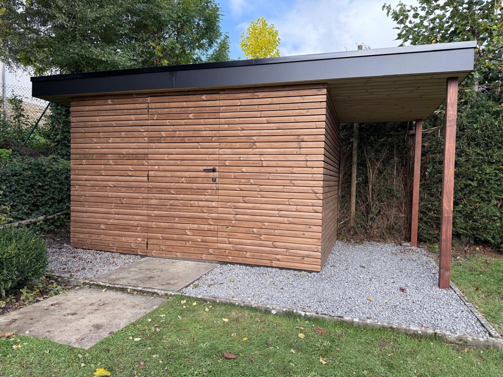 Cabanon de jardin avec carport — projet réalisé par l'Atelier Braffort