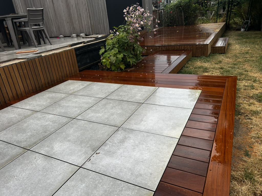 Terrasse bois et dalle pierre — étape 6 : Détail finition bois et pierre